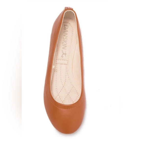 NIB Danskin Poise Slip On Ballerina Flat Shoes - Camel - Size 10 - Picture 2 of 8